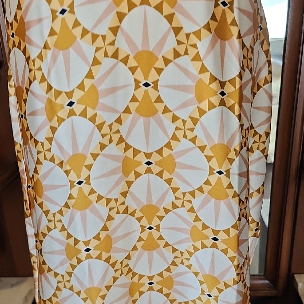 Golden Patterned Cutout Maxi Dress - Women - Picture 3 of 8